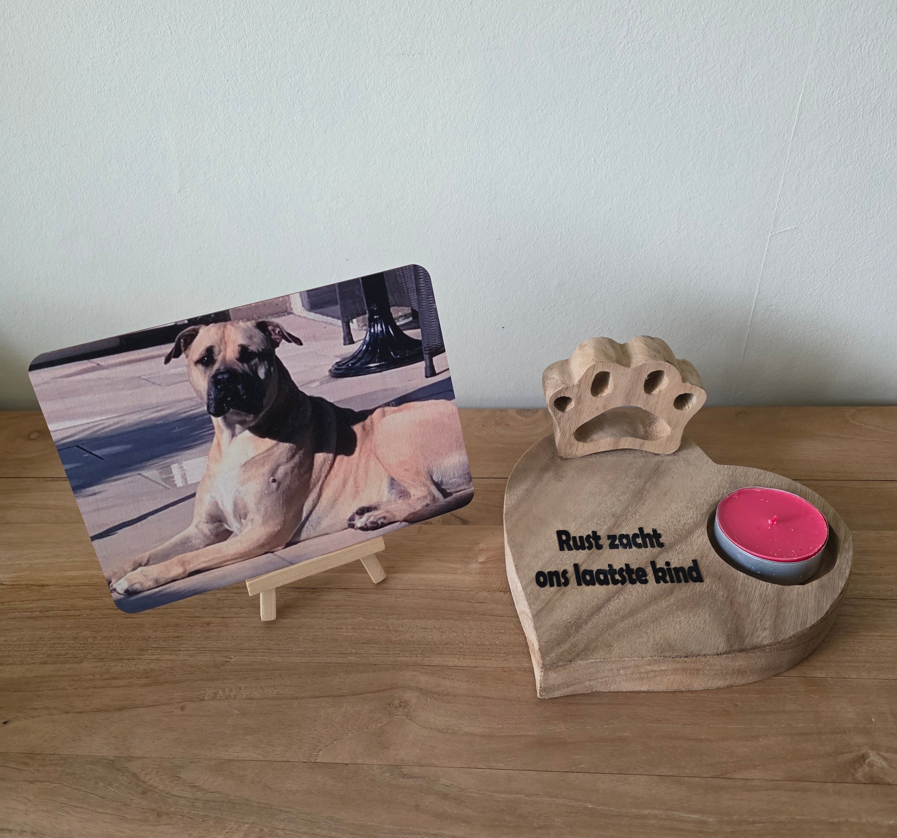 Foto op hout en houten hart met naam en kaars